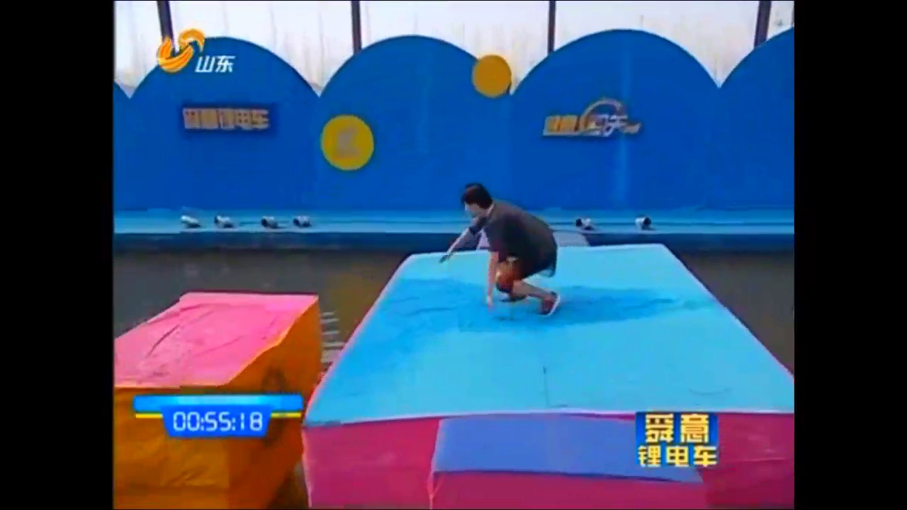 美女参加山东卫视闯关节目,堪称男人良心综艺,快给摄影师加鸡腿