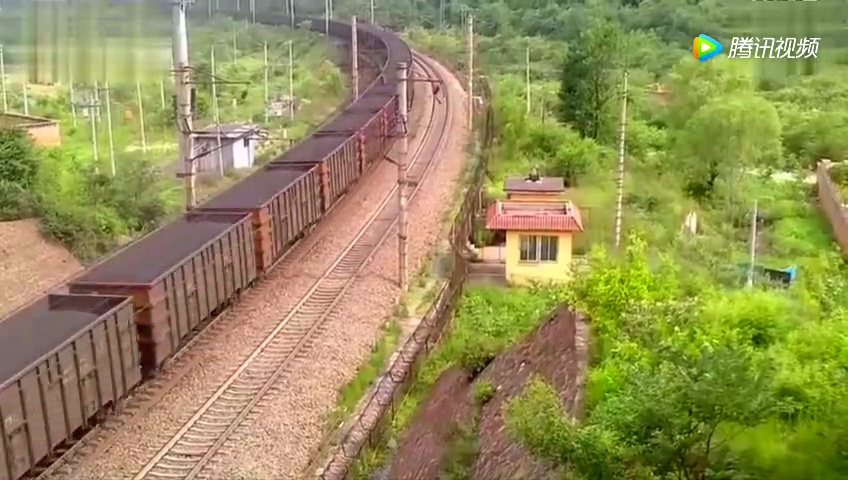 旅途遇到拉货火车,以为会很长,结果就