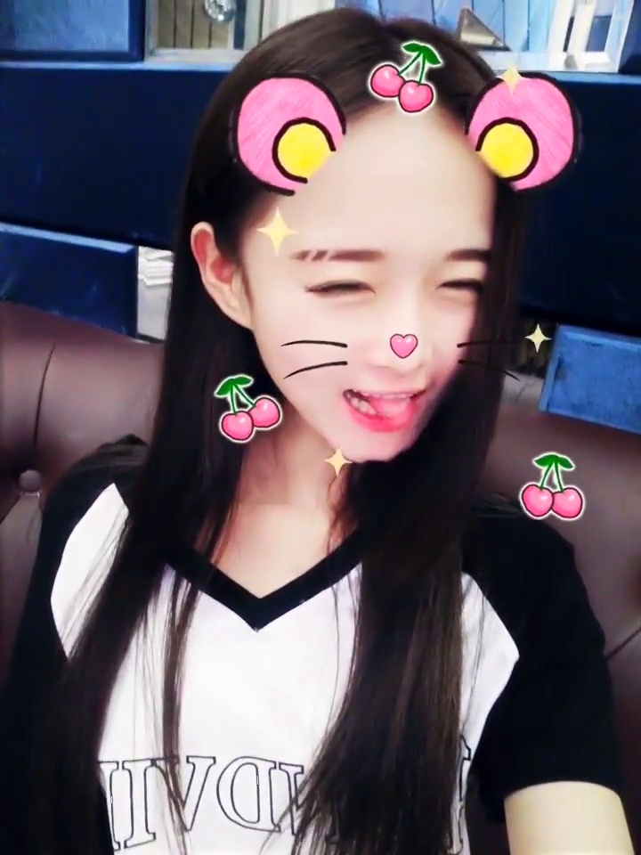 妹妹你这舌头好长啊,原来舌头还可以这么玩啊!